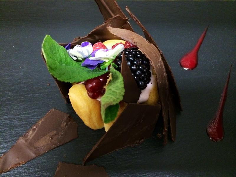 Hotel Le Chatelain Bruselas Exterior foto A chocolate dessert